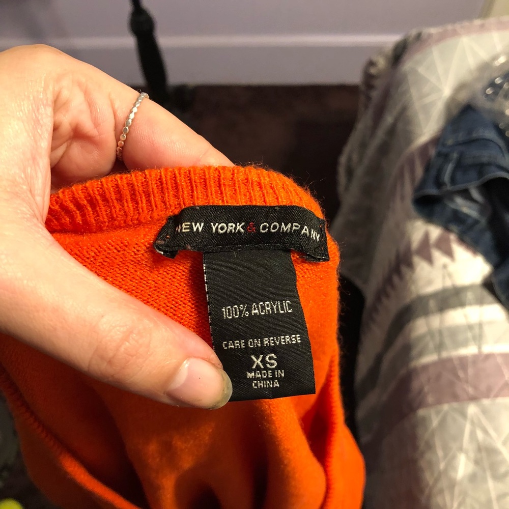 Orange v-neck sweater - Picture 3 of 3